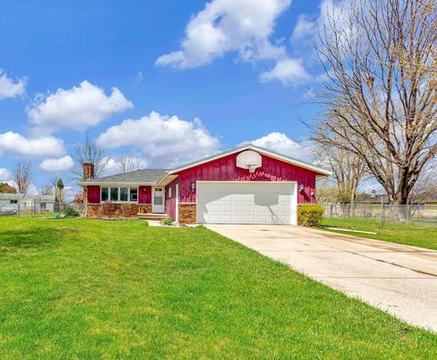 333 Cherrywood Ct, Neenah, WI 54956