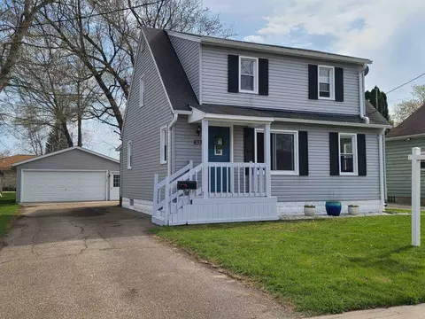 833 5th St, Menasha, WI 54952