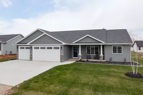1940 White Dove Ln, Kaukauna, WI 54130