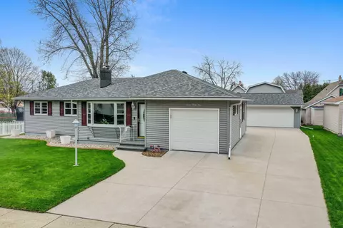 731 Roosevelt St, Menasha, WI 54952