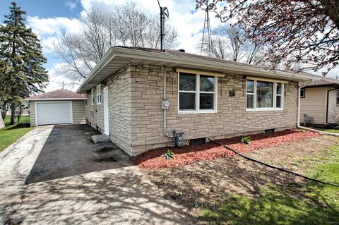 136 N 6th St, Hilbert, WI 54129
