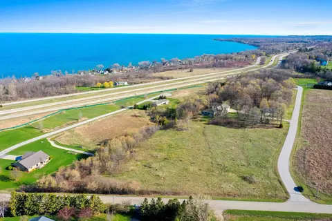 Rustic Oak Drive, Luxemburg, WI 54217