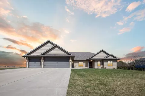 712 Ausloos St, Lena, WI 54139