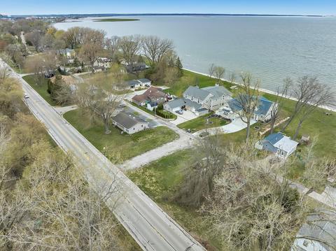 East Shore Drive, Green Bay, WI 54302