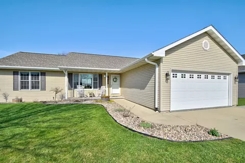 458 Longwood Ln, Wrightstown, WI 54180