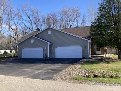 204 Mathew Ln, Cecil, WI 54111