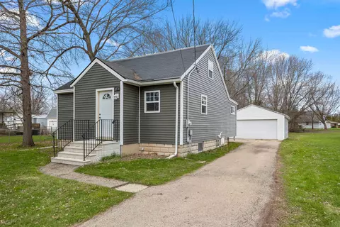 1174 Manitowoc Rd, Menasha, WI 54952