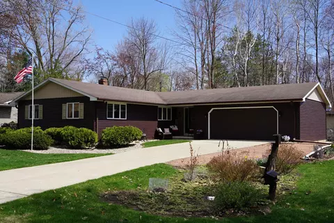1963 Wood Ln, Green Bay, WI 54304