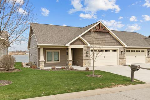 1323 Prairie Lake Cir, Neenah, WI 54956
