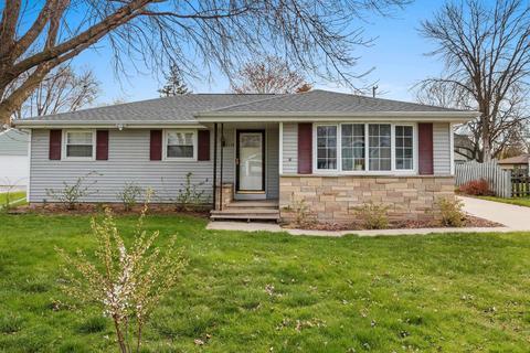 1114 Honeysuckle Ln, Neenah, WI 54956