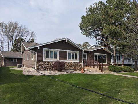 5120 Island View Dr, Oshkosh, WI 54901