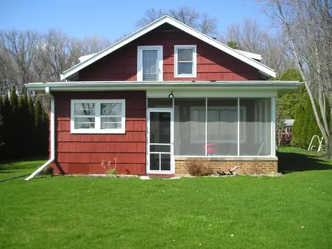 4946 Island View Dr, Oshkosh, WI 54901