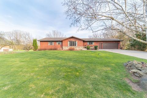1842 Oakridge Rd, Neenah, WI 54956