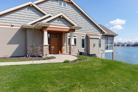 1351 Prairie Lake Cir #1, Neenah, WI 54956