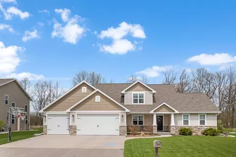 1307 Indigo Dr, Neenah, WI 54956