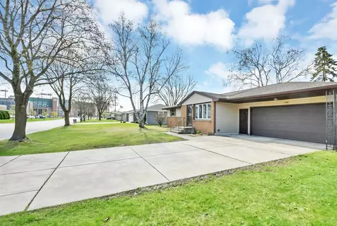 1091 Blue Ridge Dr, Green Bay, WI 54304
