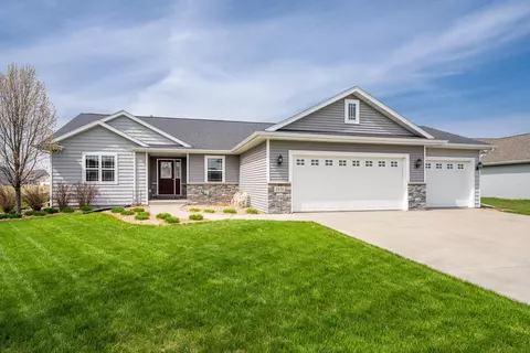 1831 Nation Ct, Neenah, WI 54956