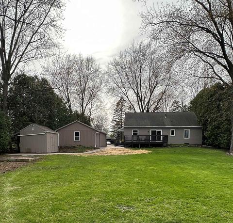 1338 Leonard Point Rd, Oshkosh, WI 54901