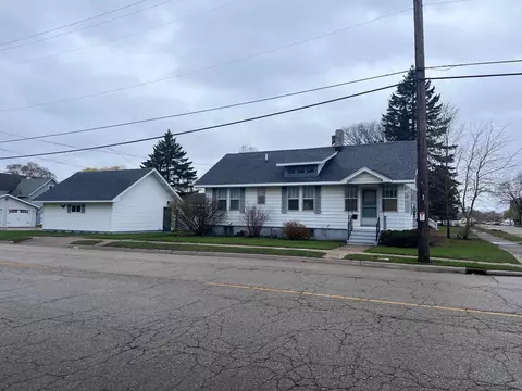 825 10th St, Menominee, MI 49858