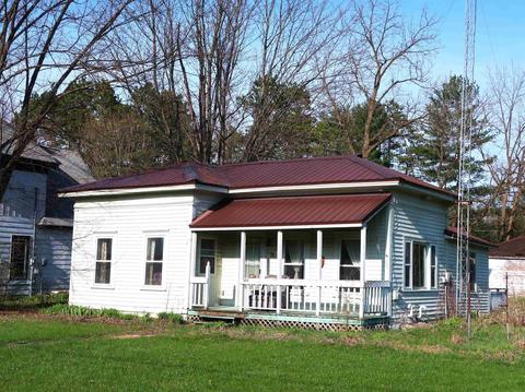 404 N Main St, Hancock, WI 54943