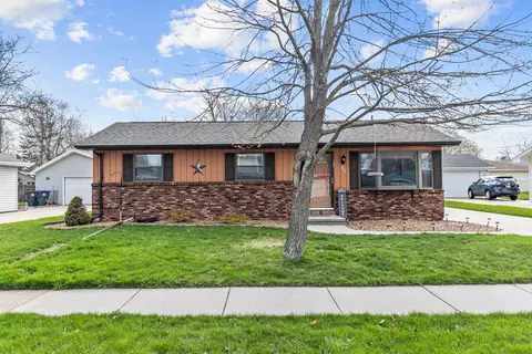 2212 Henry St, Neenah, WI 54956
