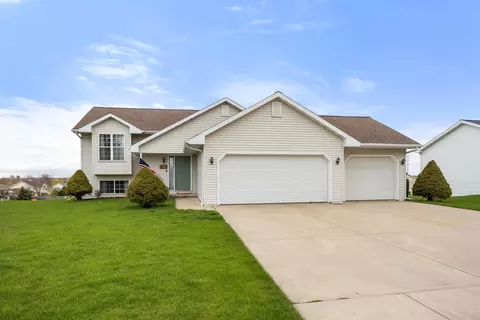 1478 Guns Rd, Green Bay, WI 54311