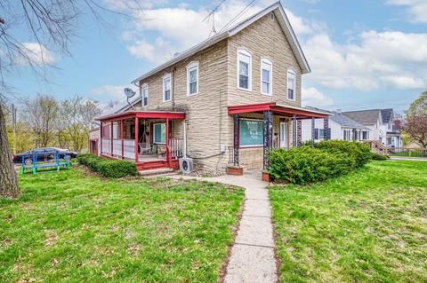 220 W 4th St, Kaukauna, WI 54130
