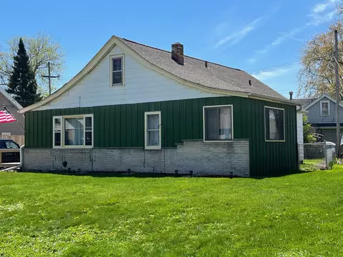 10419 W Bungalow Pkwy, West Allis, WI 53214