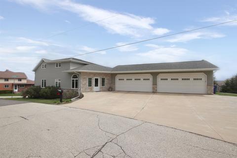 117 Maria St, Mount Calvary, WI 53057