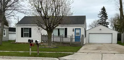 1203 S 39th St, Manitowoc, WI 54220