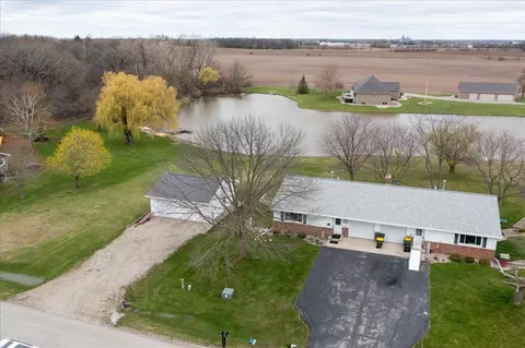 1759 Parkwood Dr, Oshkosh, WI 54904