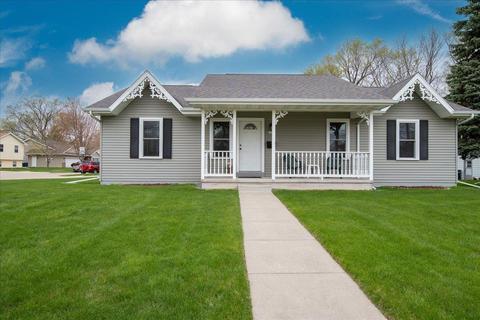 359 Knapp St, Oshkosh, WI 54902