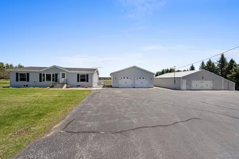 W5889 13.5 Road, Wallace, MI 49893