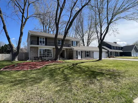 620 W Briar Ln, Green Bay, WI 54301