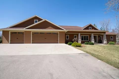 n2305 Birchwood Drive, Waupaca, WI 54981