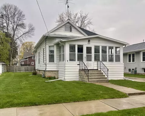 1225 Mt Vernon St, Oshkosh, WI 54901