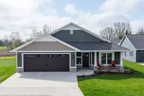 1828 Preserve Dr, Oshkosh, WI 54904