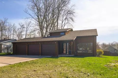2147 King James Dr, Green Bay, WI 54304