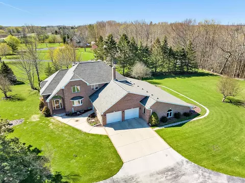 3050 Strawberry Ln, Green Bay, WI 54311