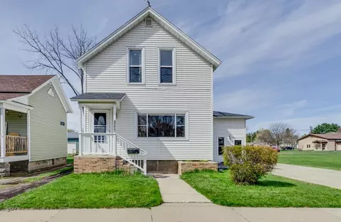 2528 Taylor St, Marinette, WI 54143