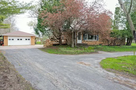 6822 Lakeshore Rd, Winneconne, WI 54986