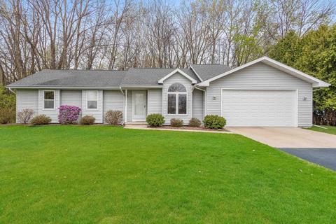 2543 Lakeview Dr, Suamico, WI 54173