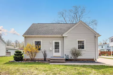 517 Schwartz St, Green Bay, WI 54302