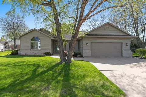 950 Pheasant Creek Dr, Oshkosh, WI 54904
