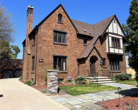910 E College Ave, Appleton, WI 54911