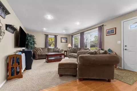 1420 E Harding Dr, Appleton, WI 54915 photo 2
