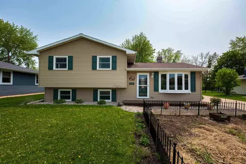 2301 Allerton Dr, Oshkosh, WI 54904