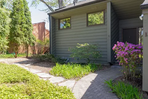 13 Arbor Ln, Appleton, WI 54915 photo 2