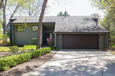 13 Arbor Ln, Appleton, WI 54915