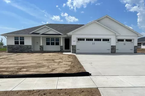 1687 Tracy Ln, Green Bay, WI 54313